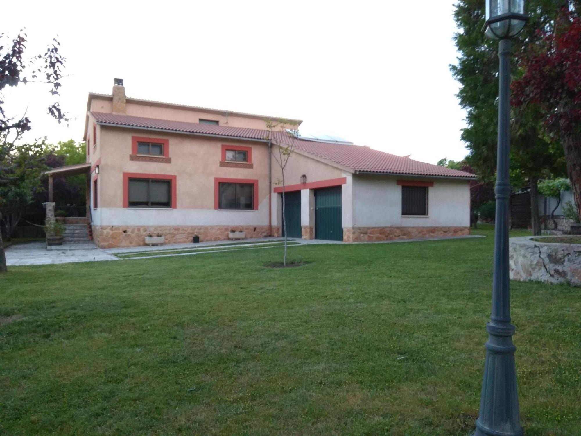 Casa Rural Las Tuyas En Segovia Palazuelos de Eresma Exterior foto